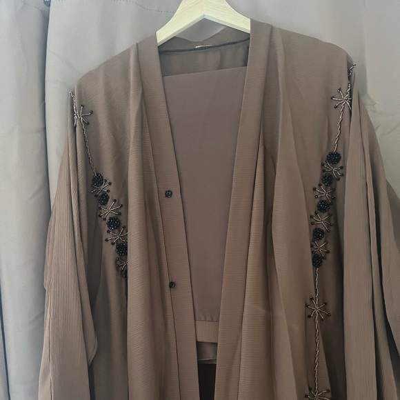 Beautiful dress bought in Abu Dhabi for entering the Mosque - Picture 3 of 6